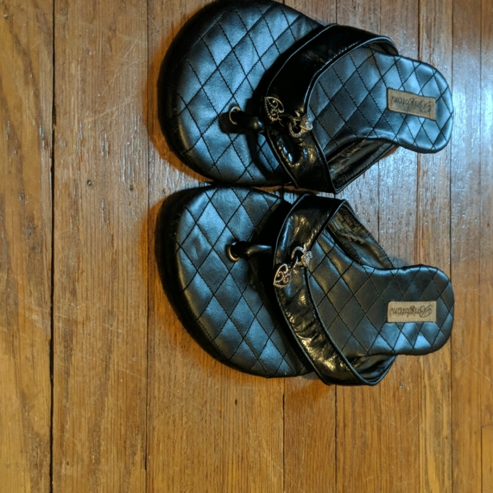 Brighton patent leather flipflops